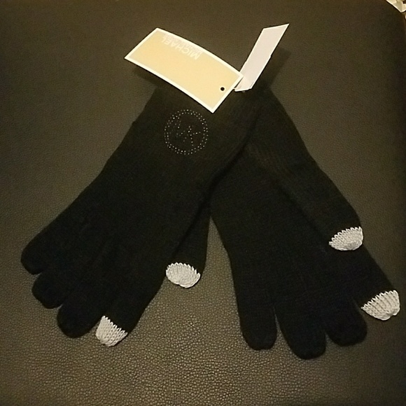 Michael Kors Accessories - NWT Michael Kors Tech Gloves